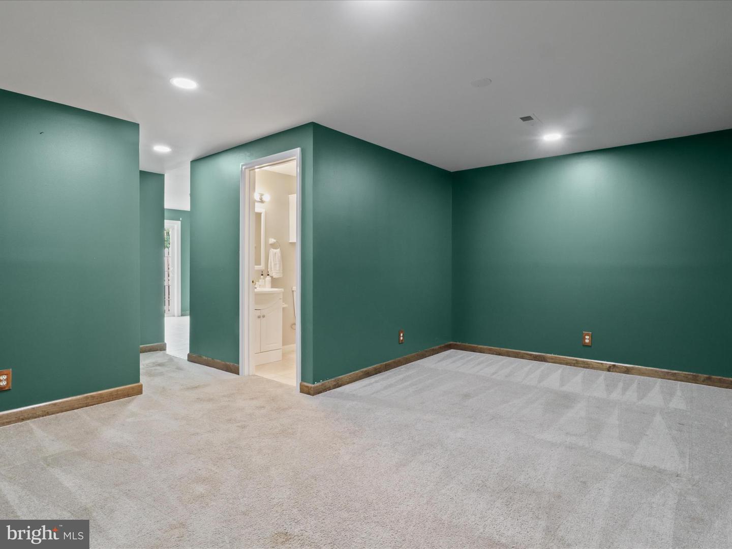 303 Mayfair #187