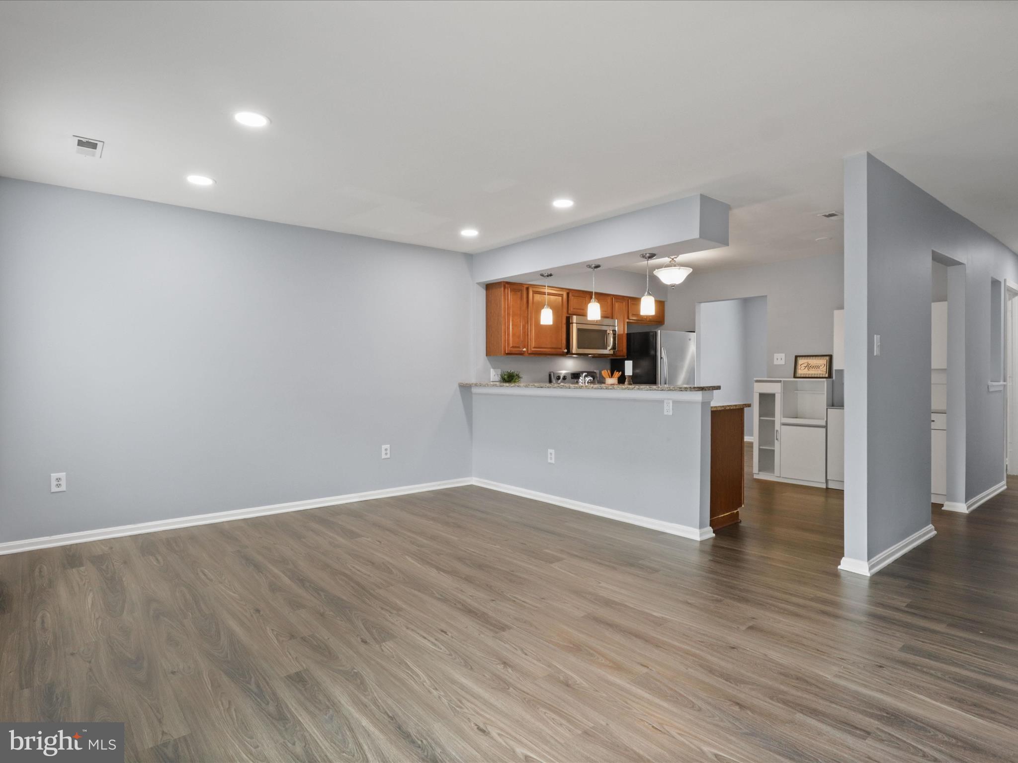 303 Mayfair #187