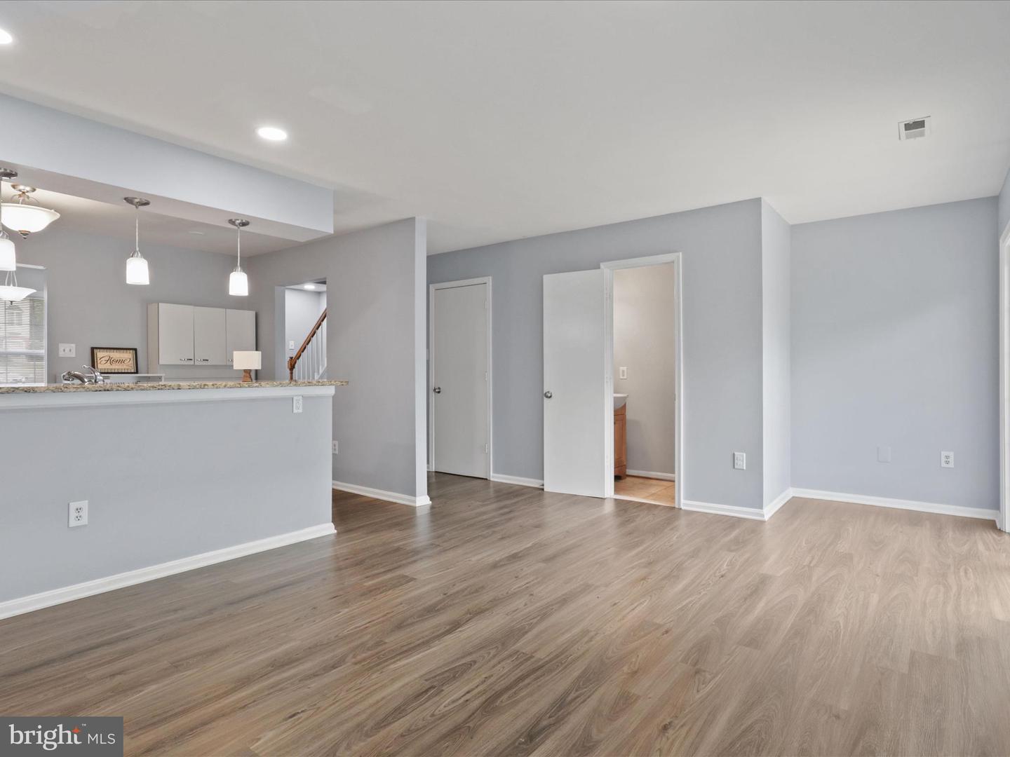 303 Mayfair #187
