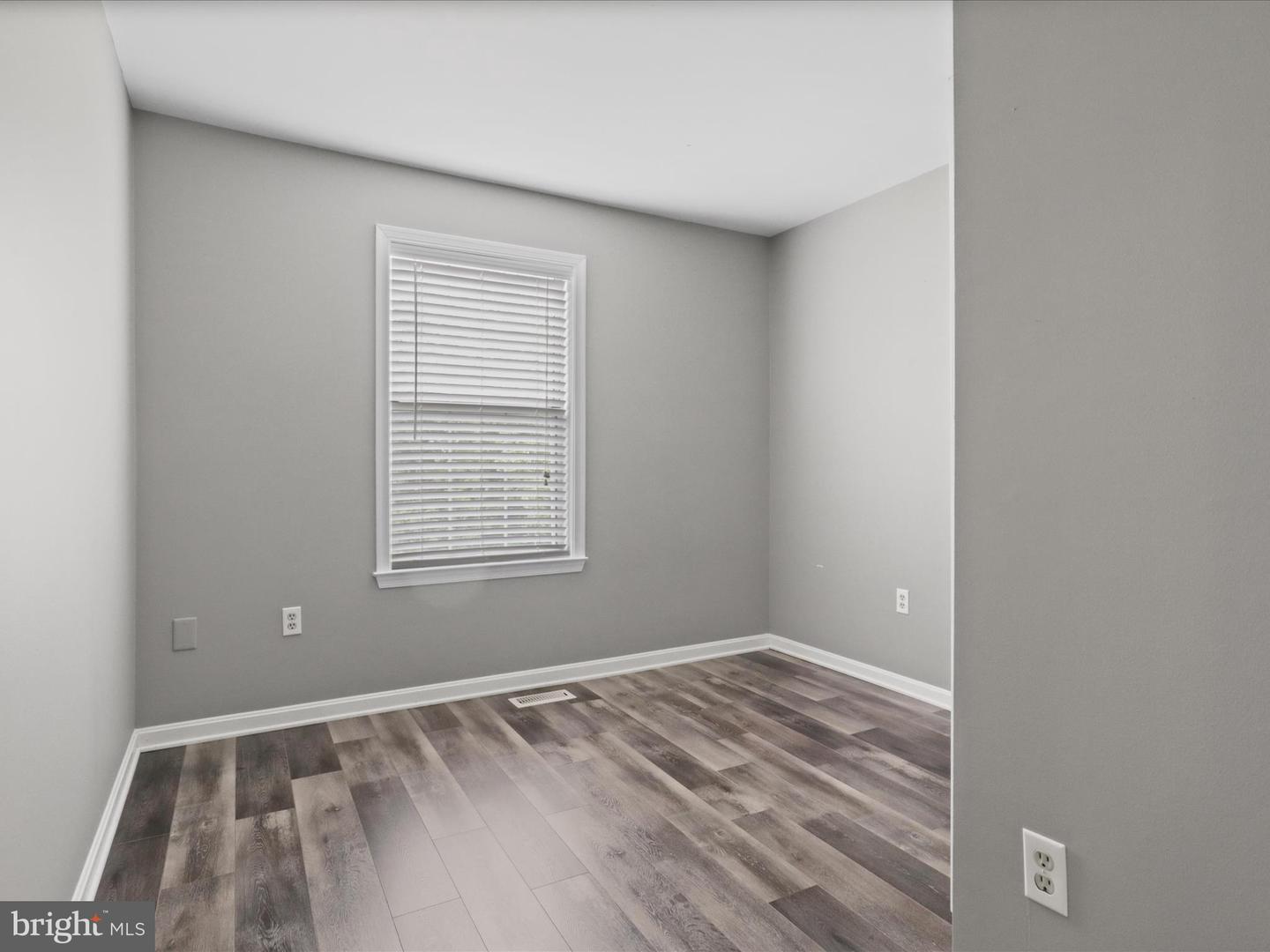 303 Mayfair #187