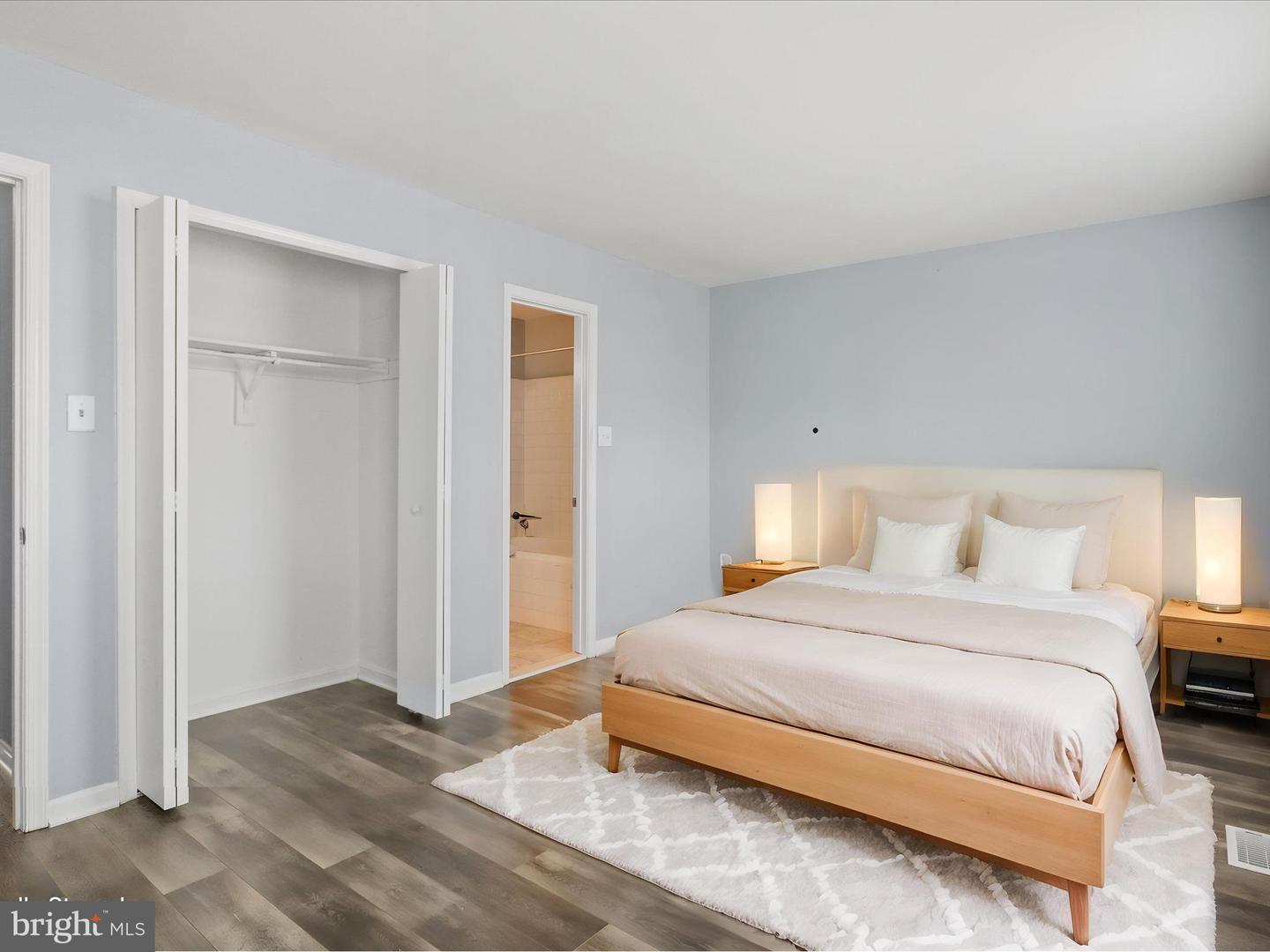 303 Mayfair #187