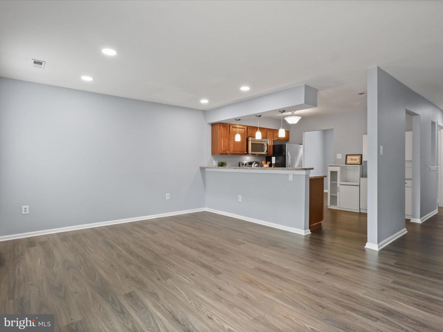 303 Mayfair #187