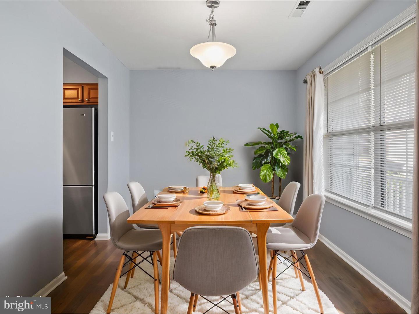 303 Mayfair #187