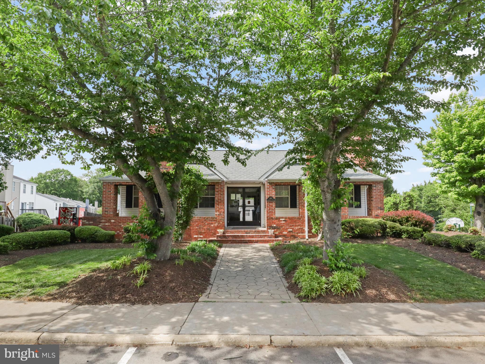 303 Mayfair #187
