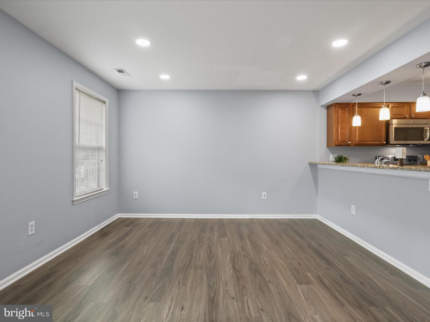 303 Mayfair #187