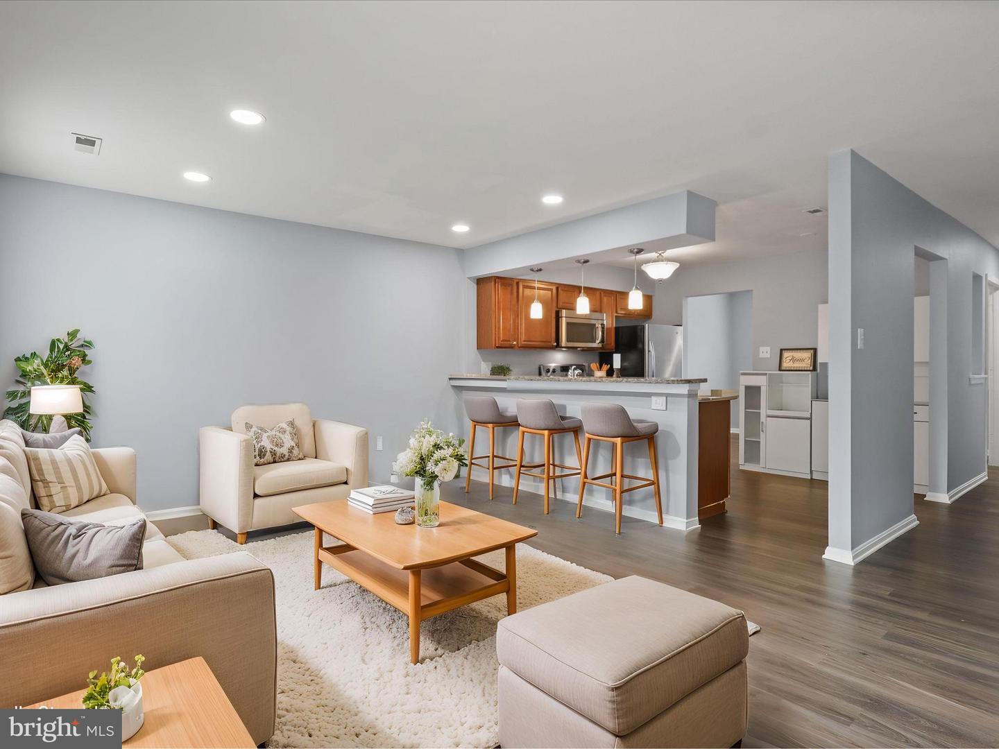 303 Mayfair #187