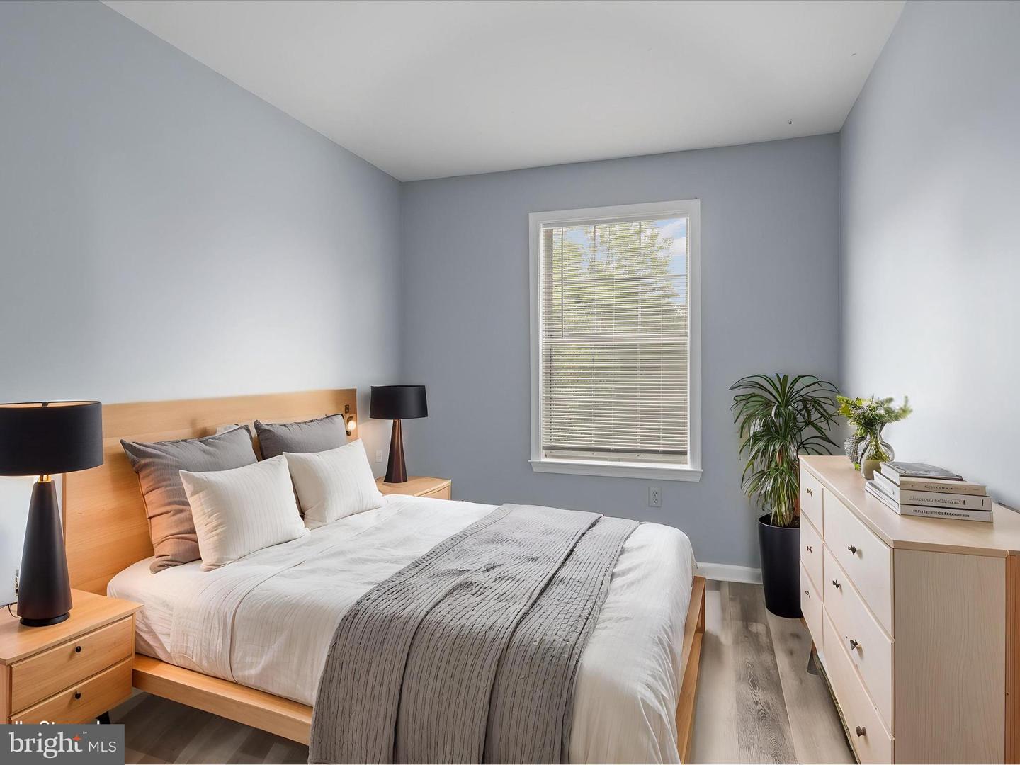 303 Mayfair #187