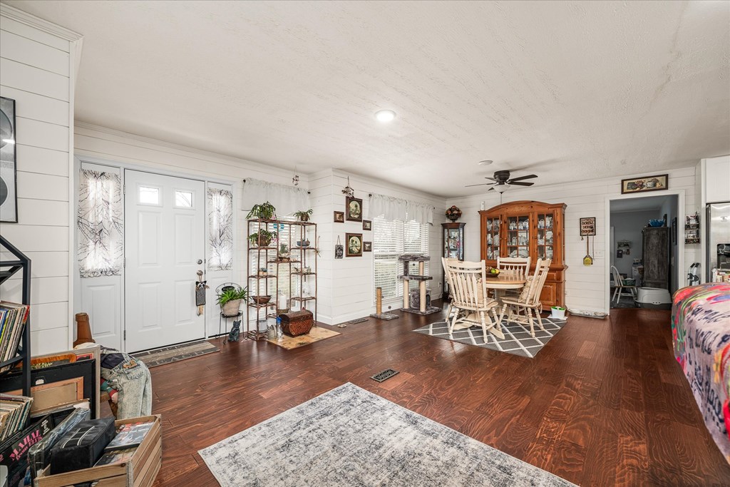 496 Sunset Dr