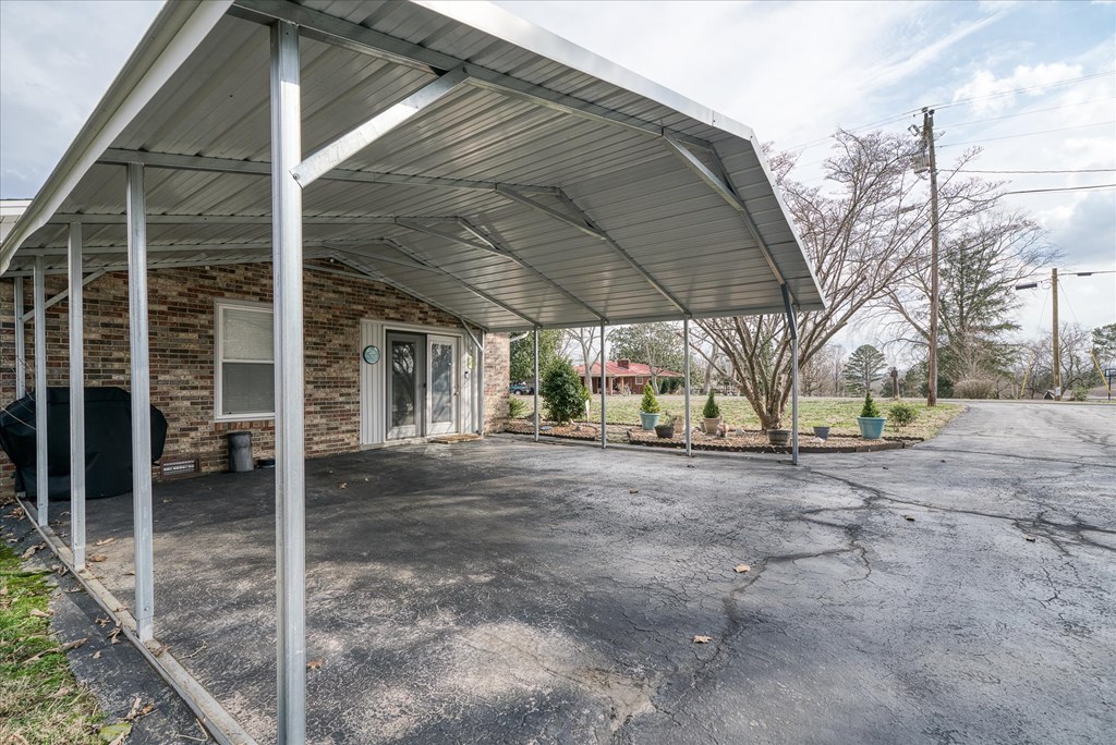 496 Sunset Dr
