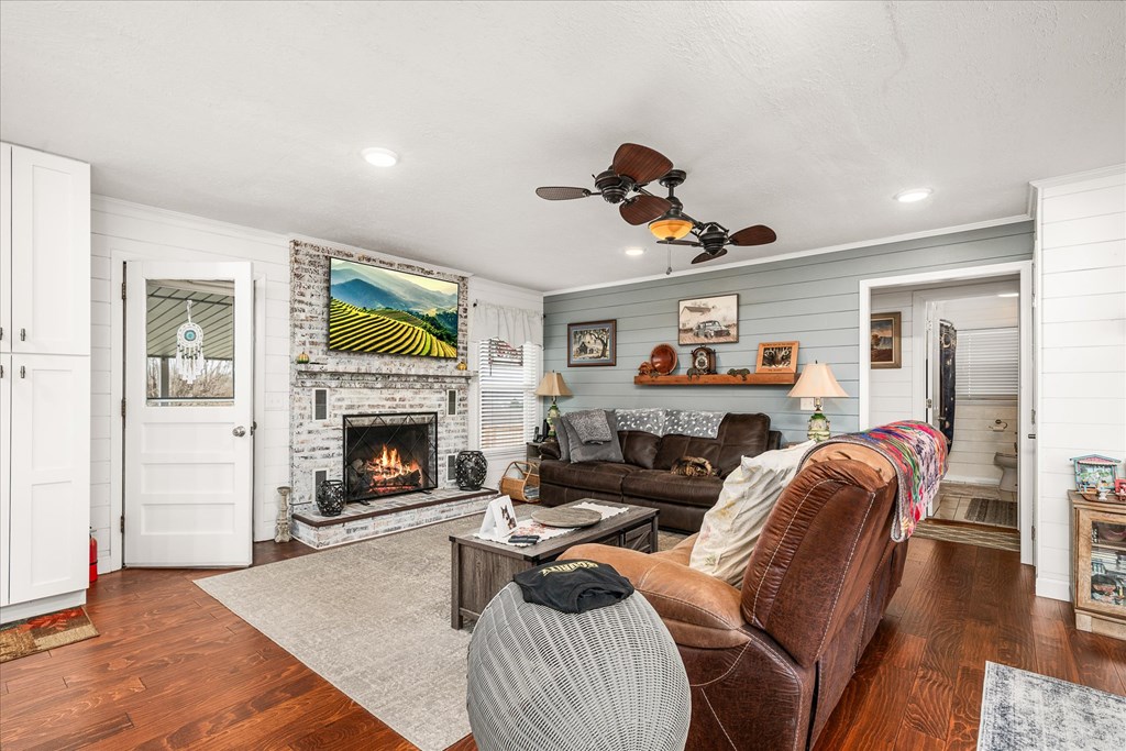 496 Sunset Dr