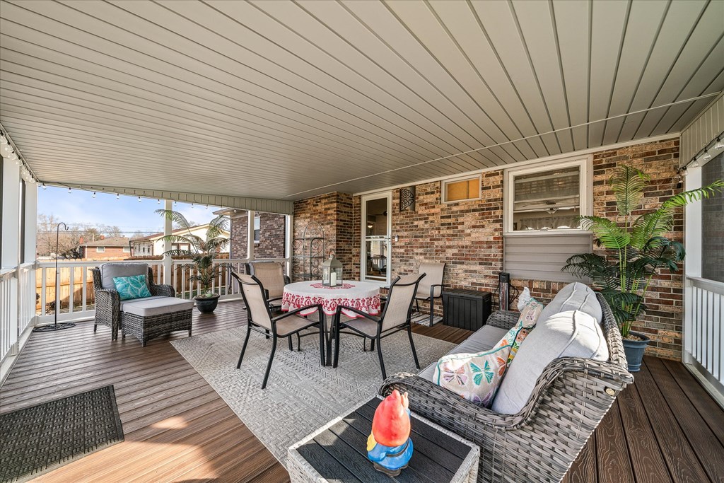 496 Sunset Dr