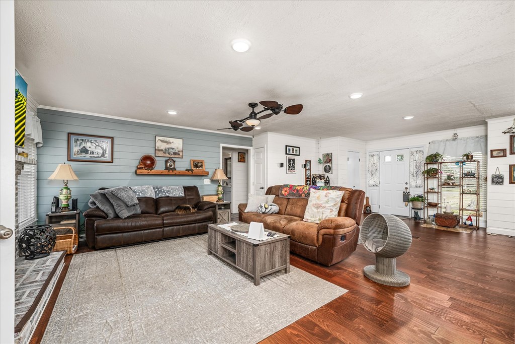 496 Sunset Dr