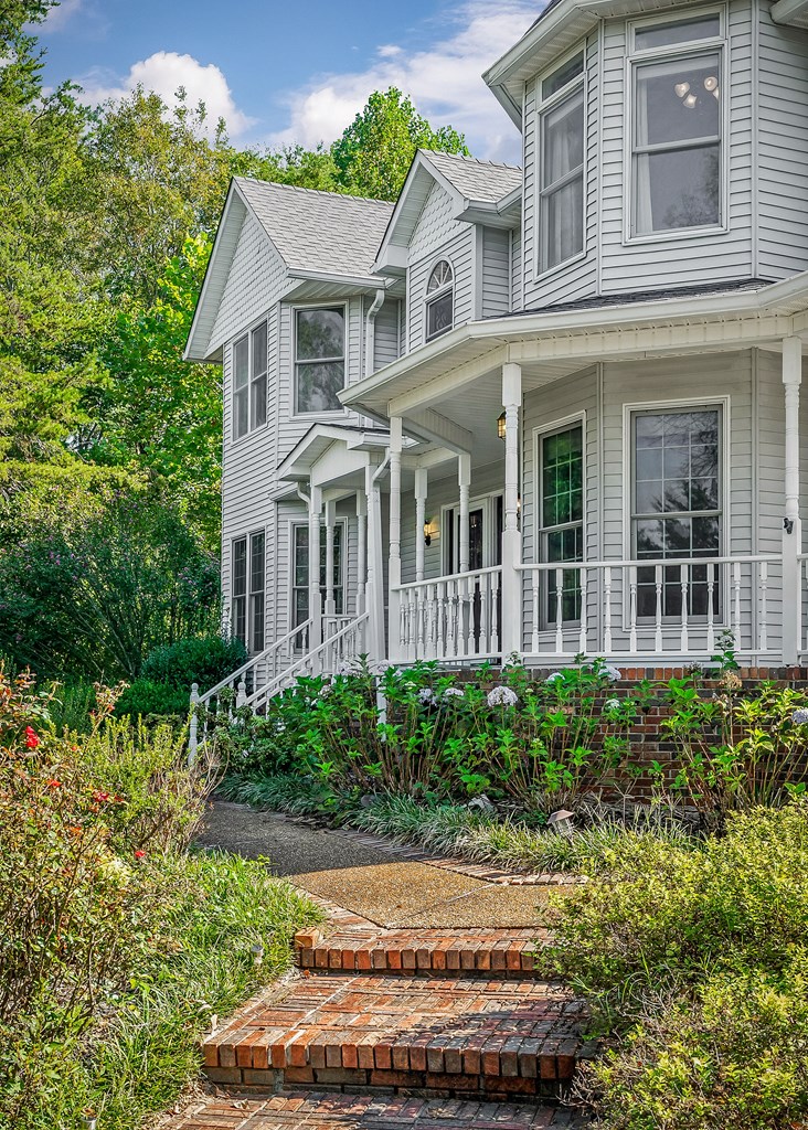 4216 Deerfield Lane