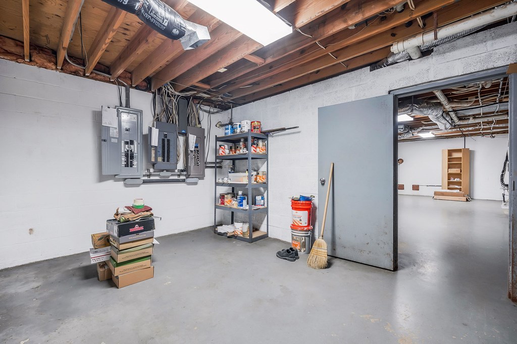 4216 Deerfield Lane