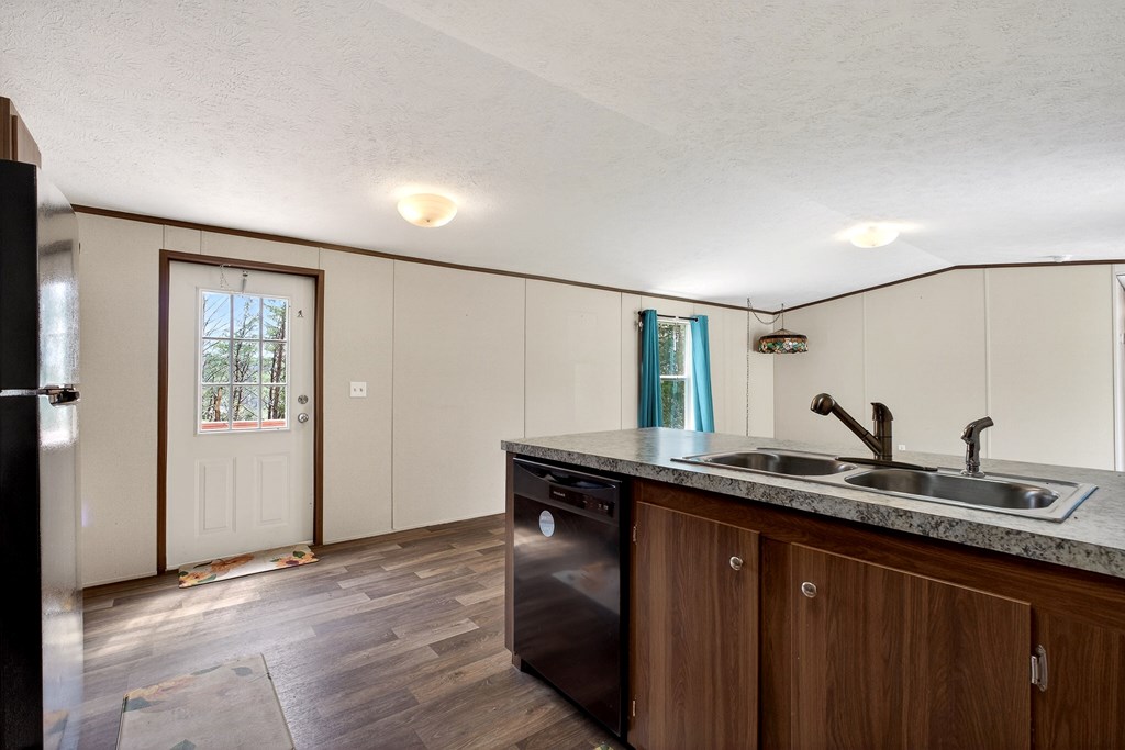 1237 Ridge Rd