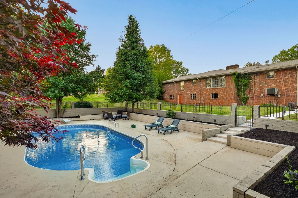 843 W Bockman Way