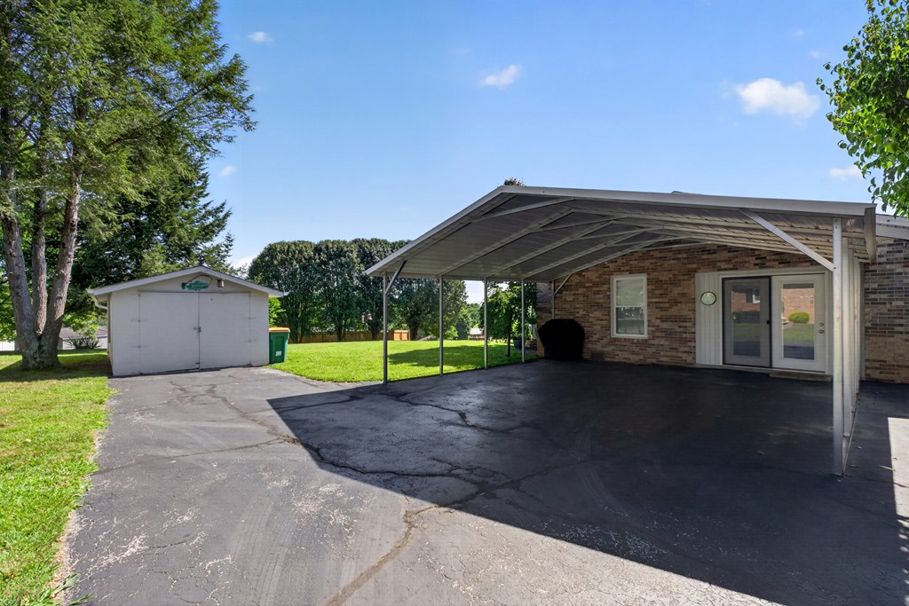 496 Sunset Dr