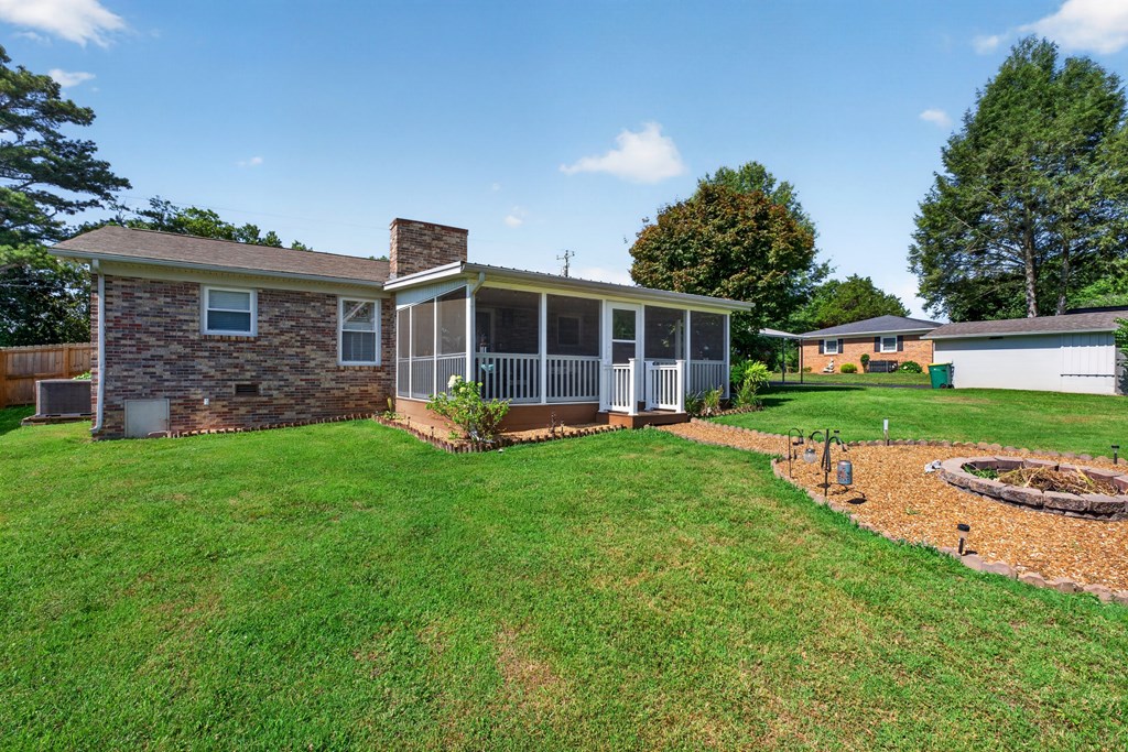 496 Sunset Dr