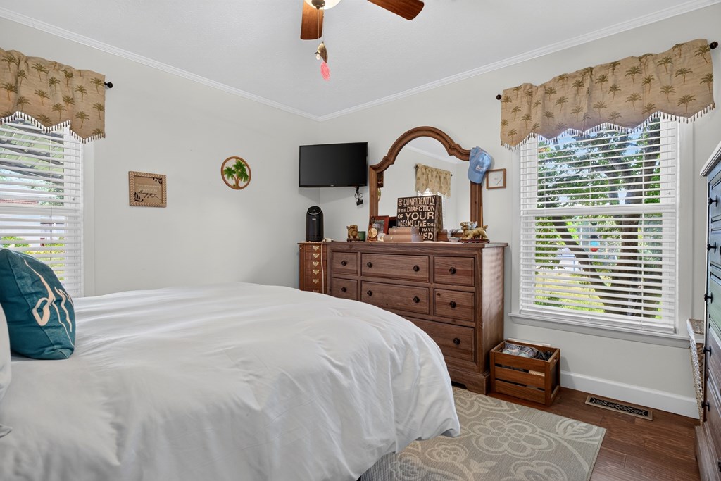 496 Sunset Dr