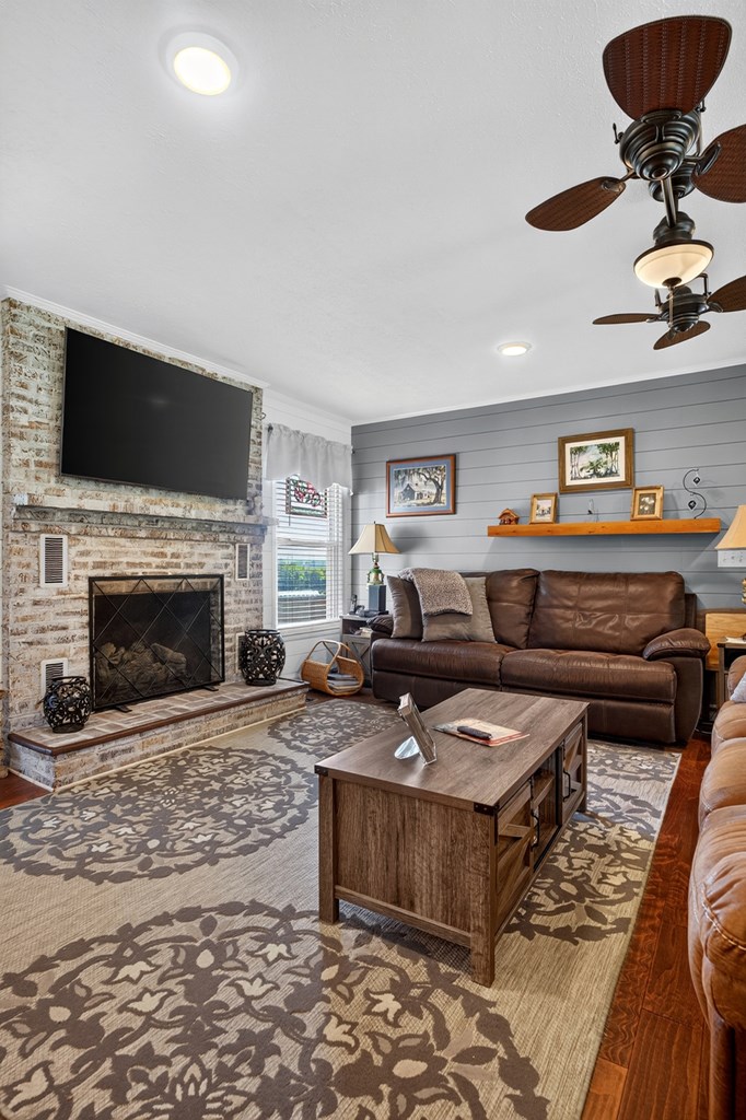 496 Sunset Dr