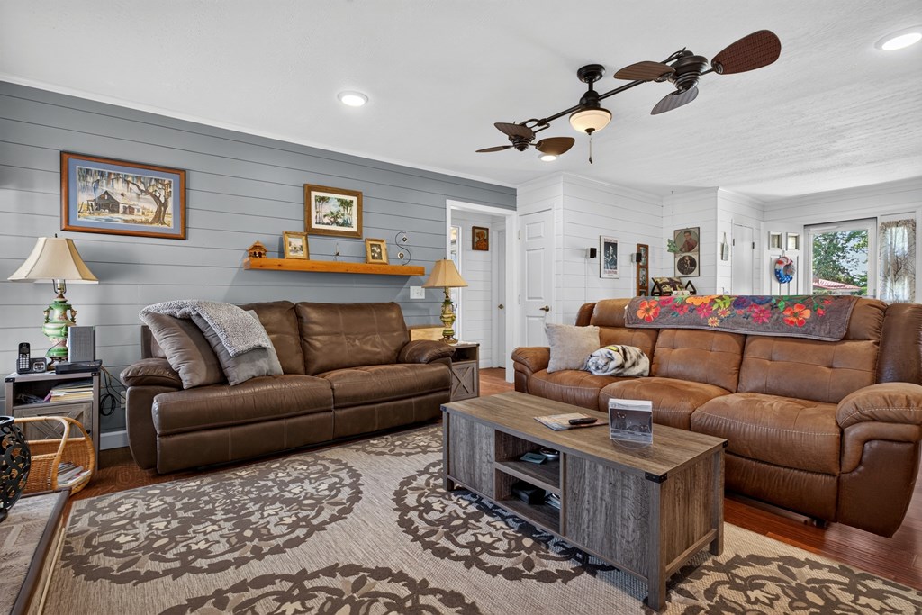 496 Sunset Dr