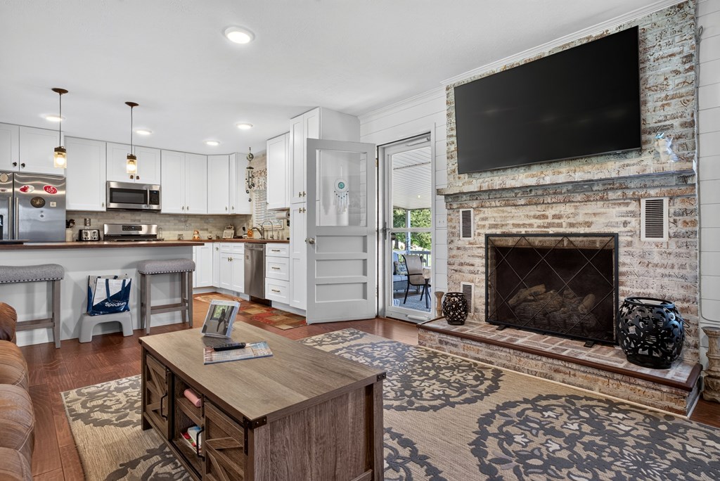 496 Sunset Dr