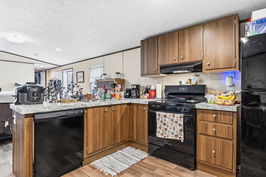 1181 W Ravenscroft Rd