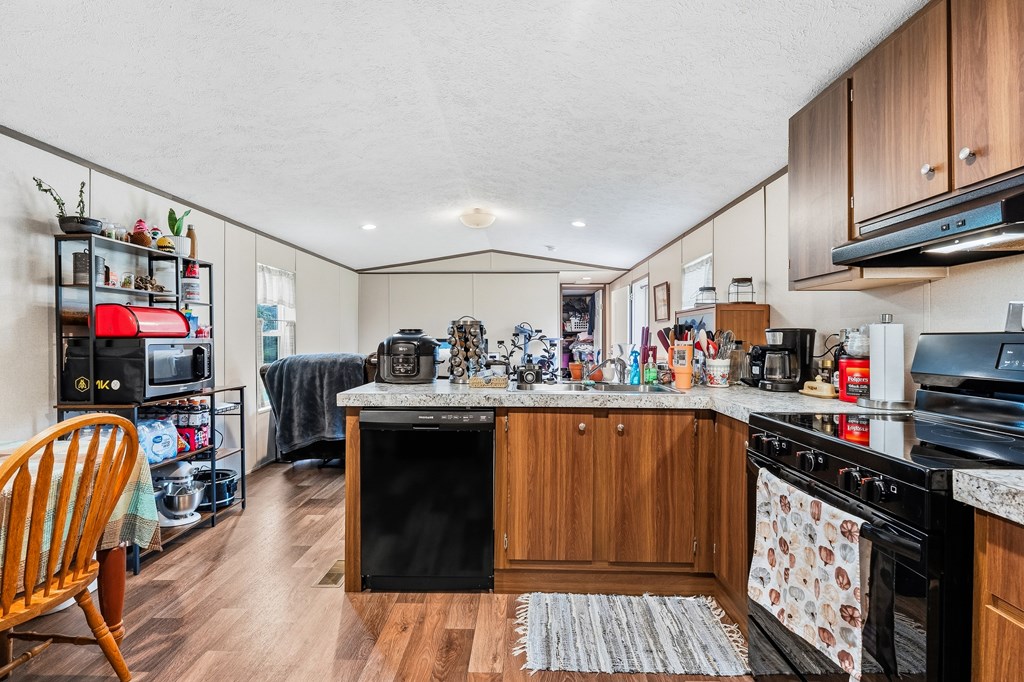 1181 W Ravenscroft Rd