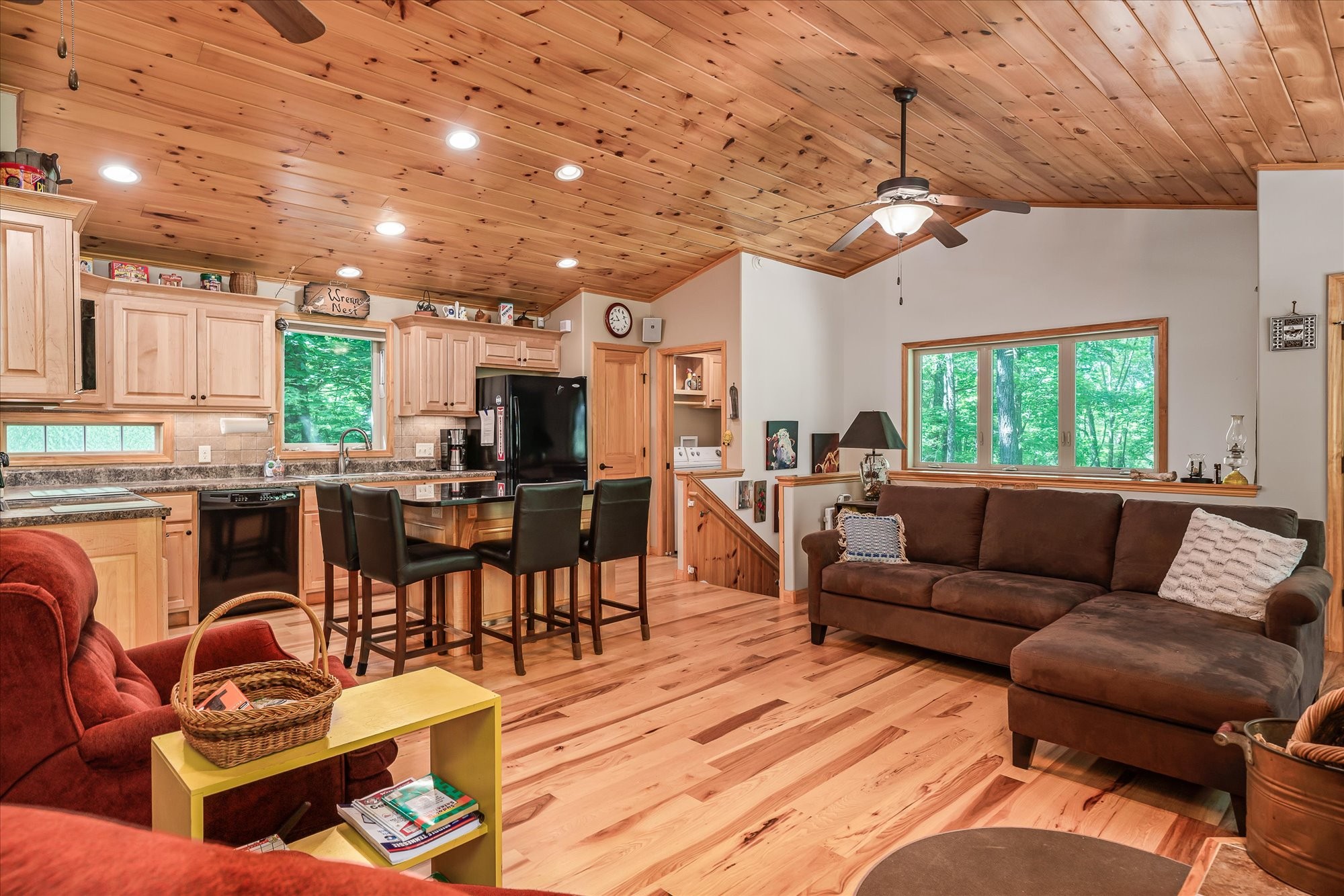 513 Selina Ln