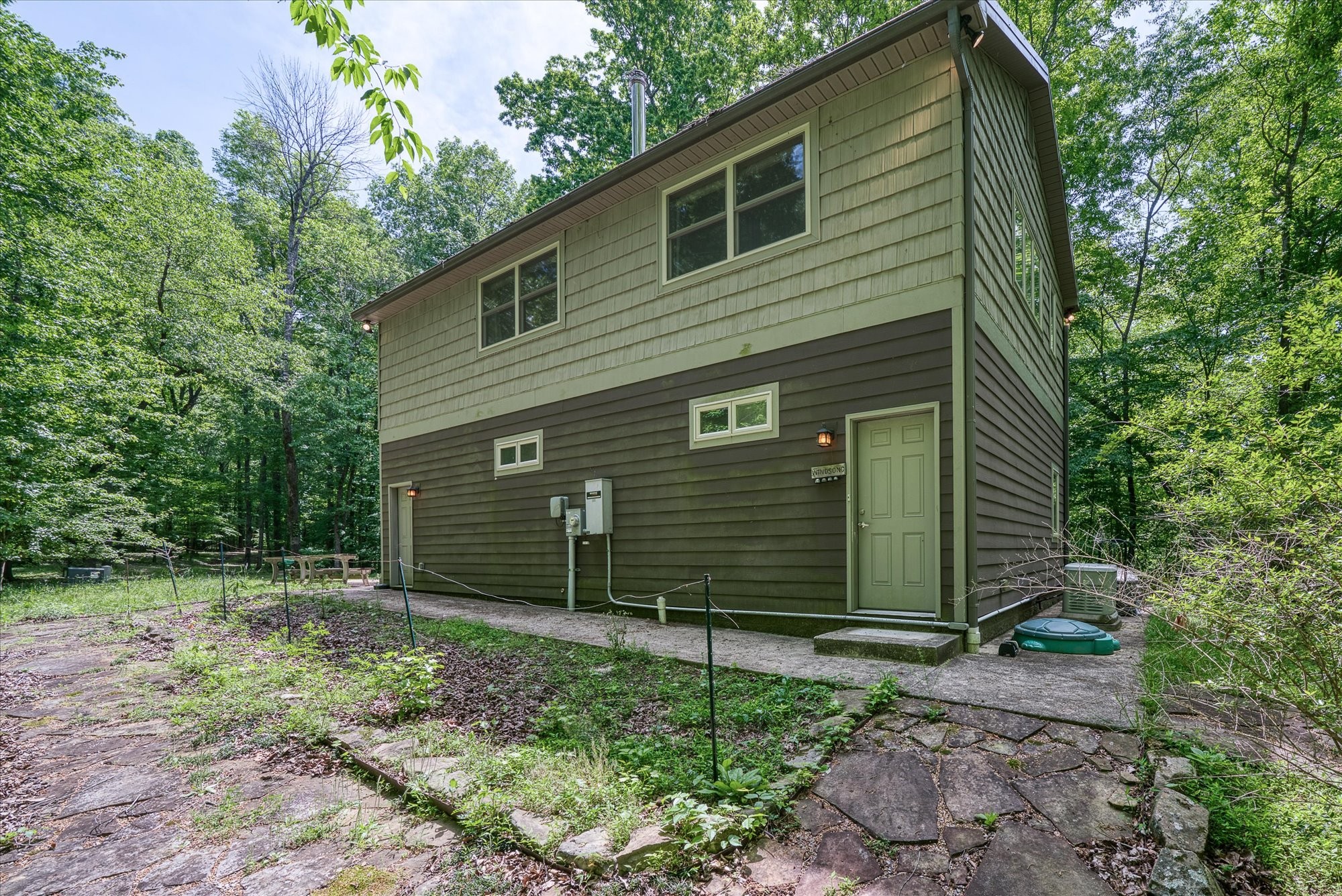 513 Selina Ln