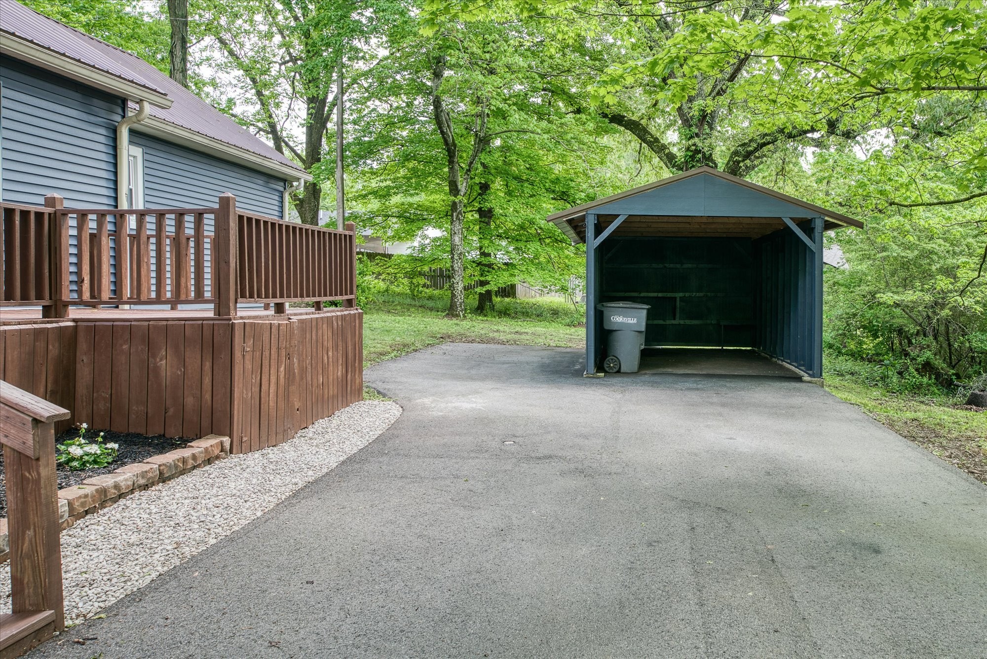 927 Crescent Dr