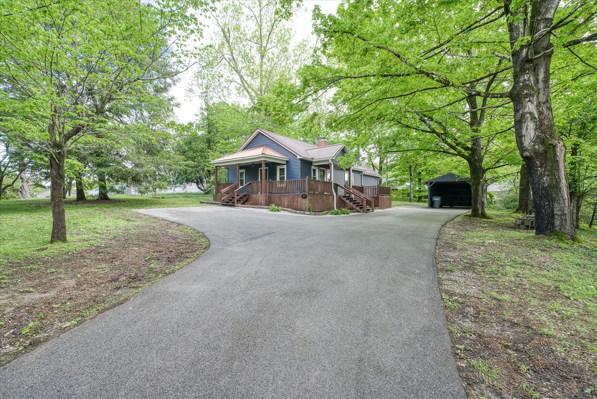 927 Crescent Dr