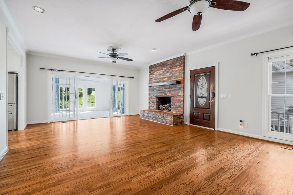 4216 Deerfield Ln