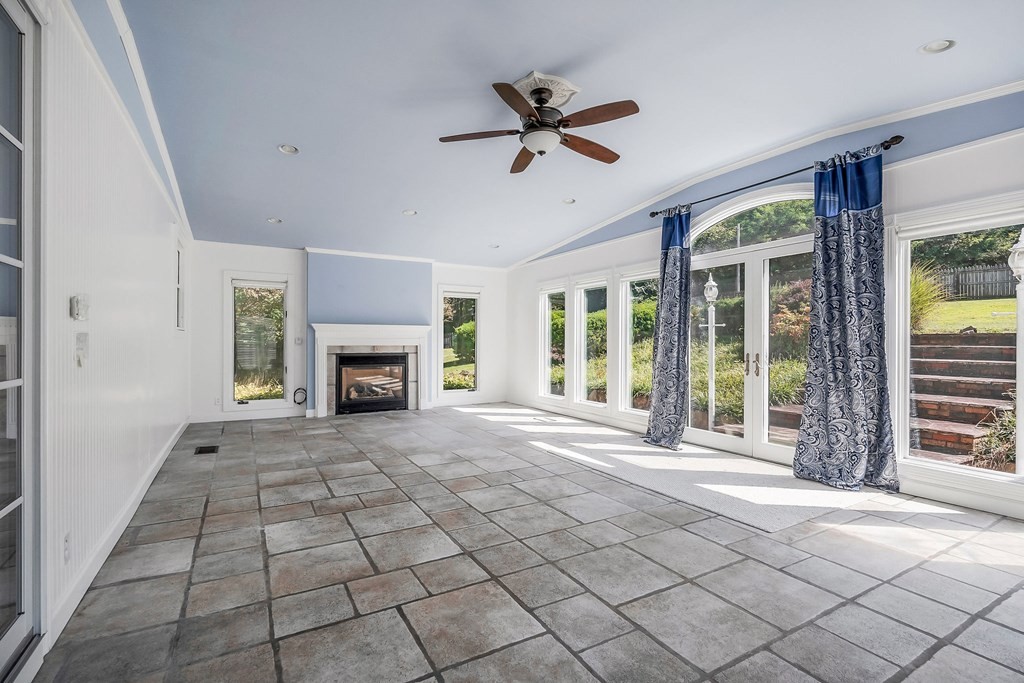 4216 Deerfield Ln