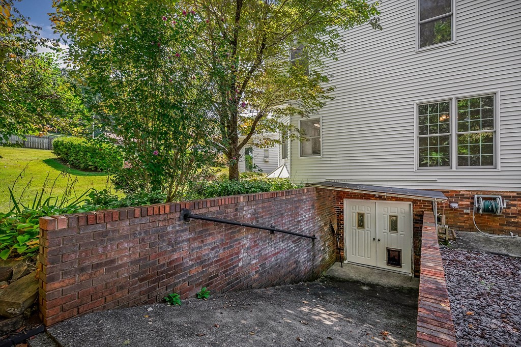 4216 Deerfield Ln