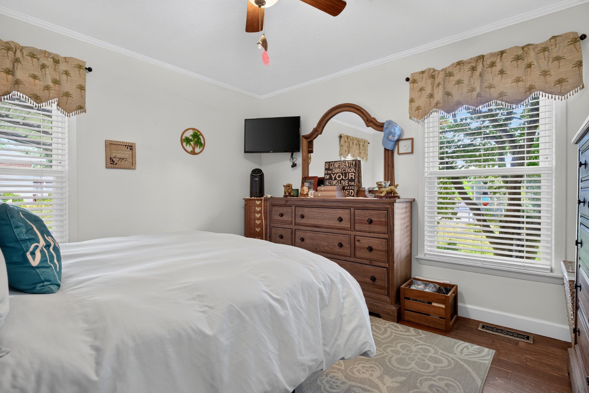 496 Sunset Dr