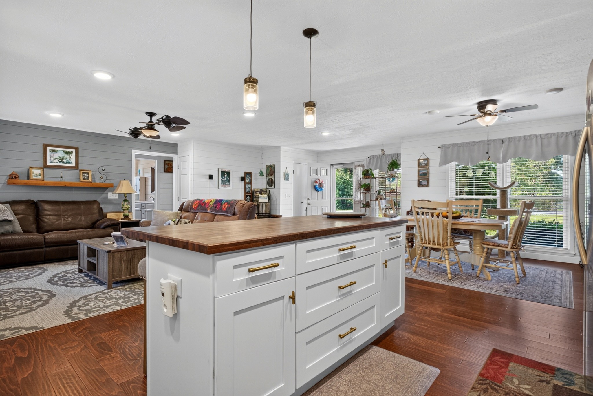 496 Sunset Dr