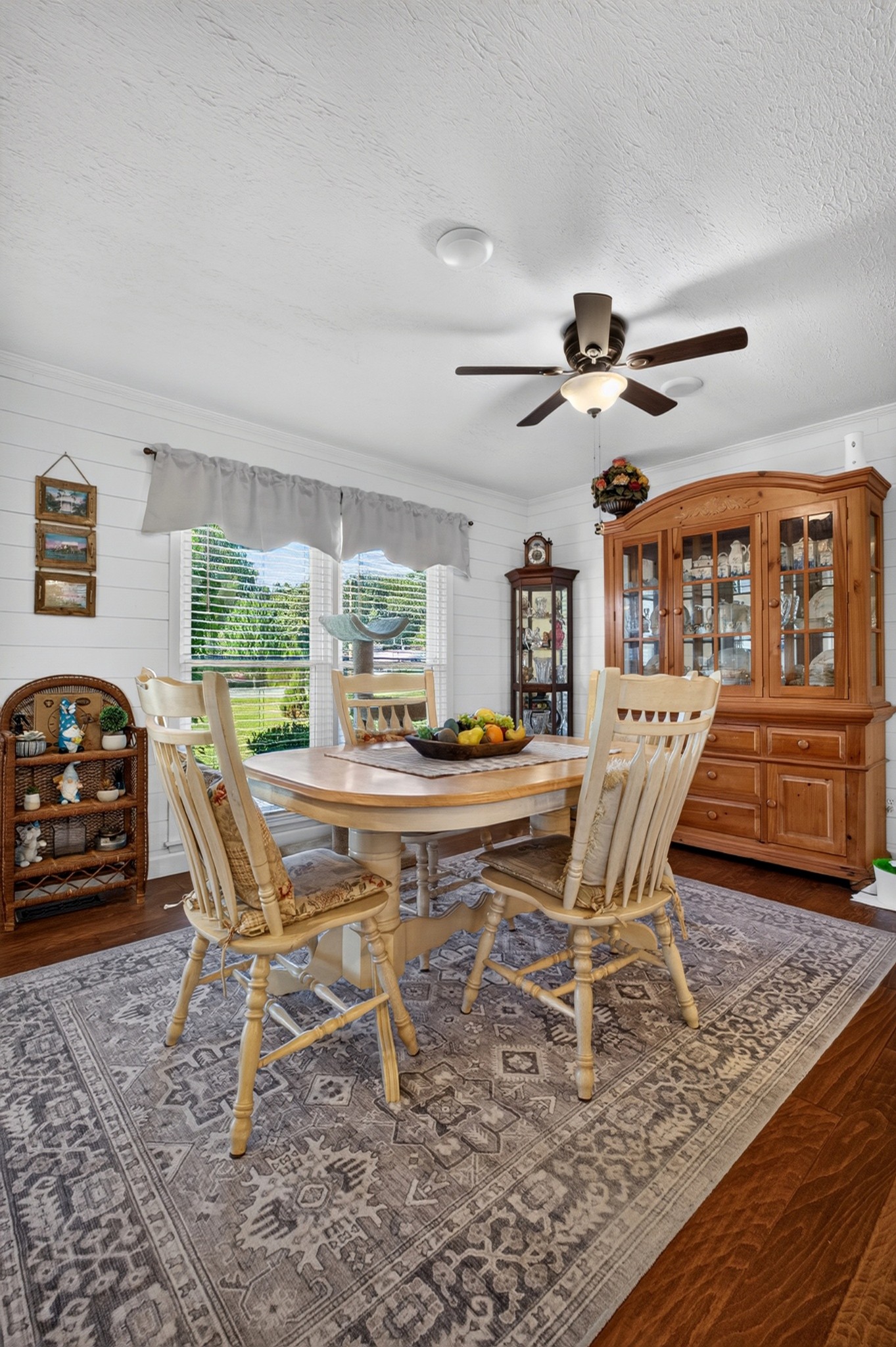 496 Sunset Dr