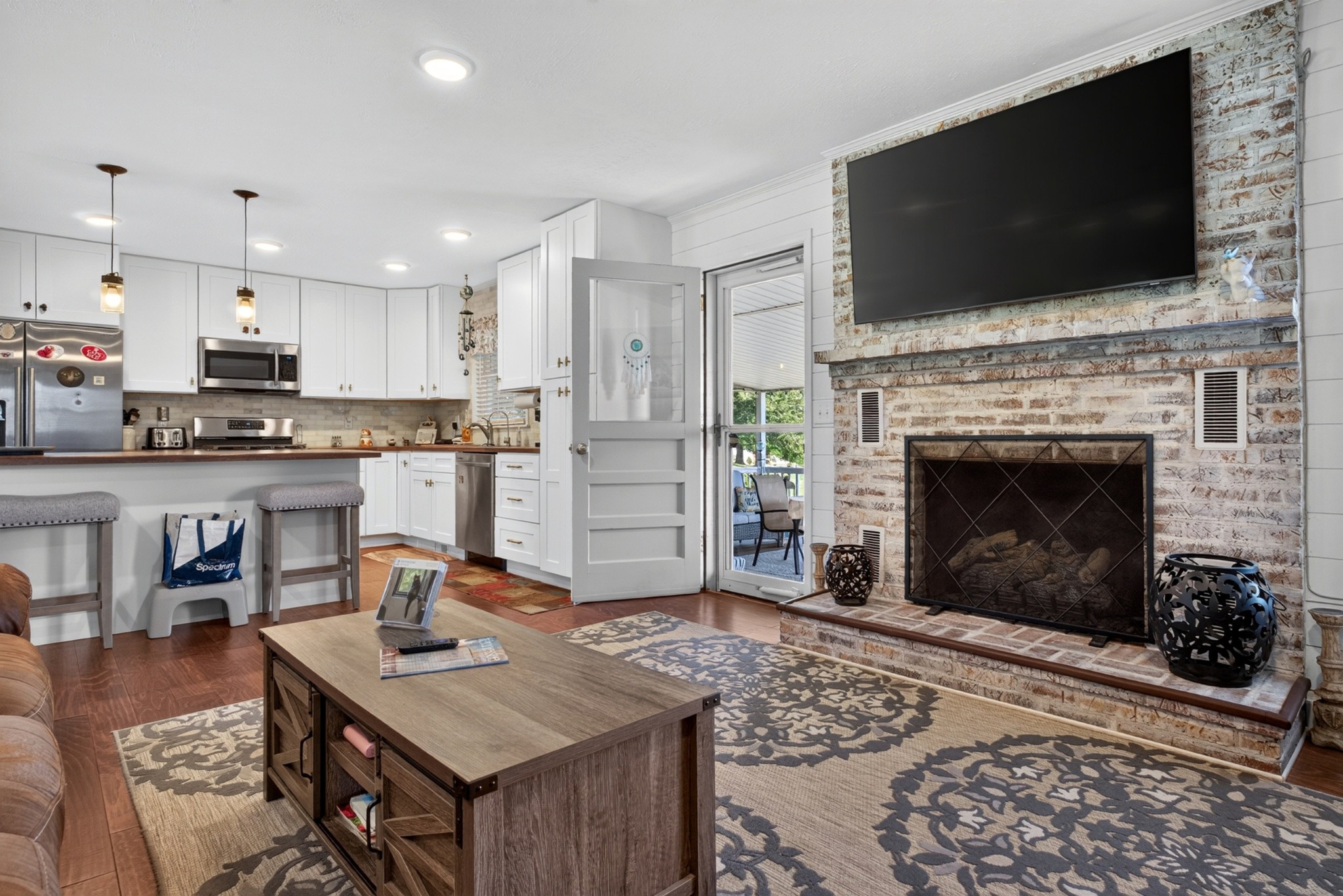 496 Sunset Dr