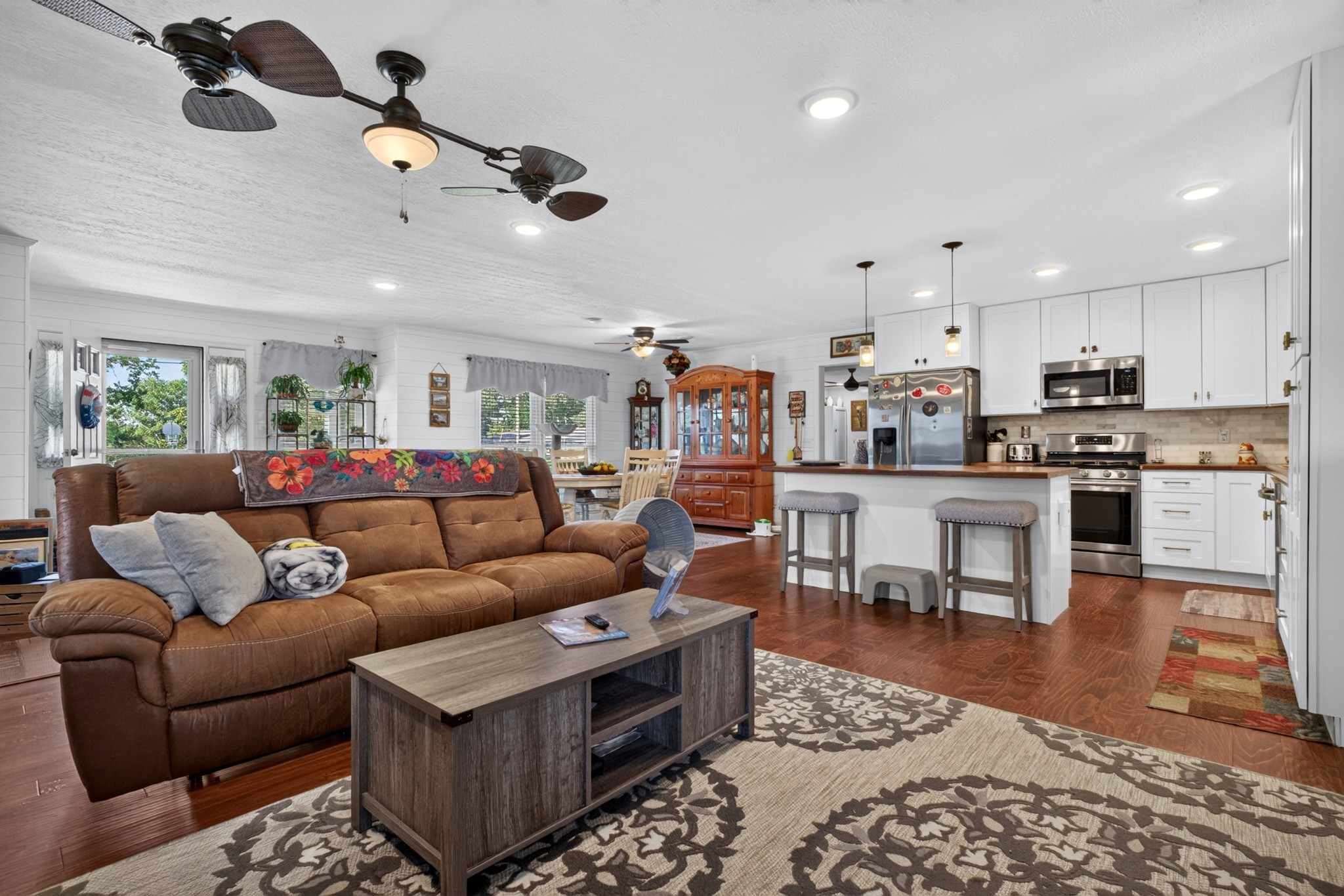 496 Sunset Dr