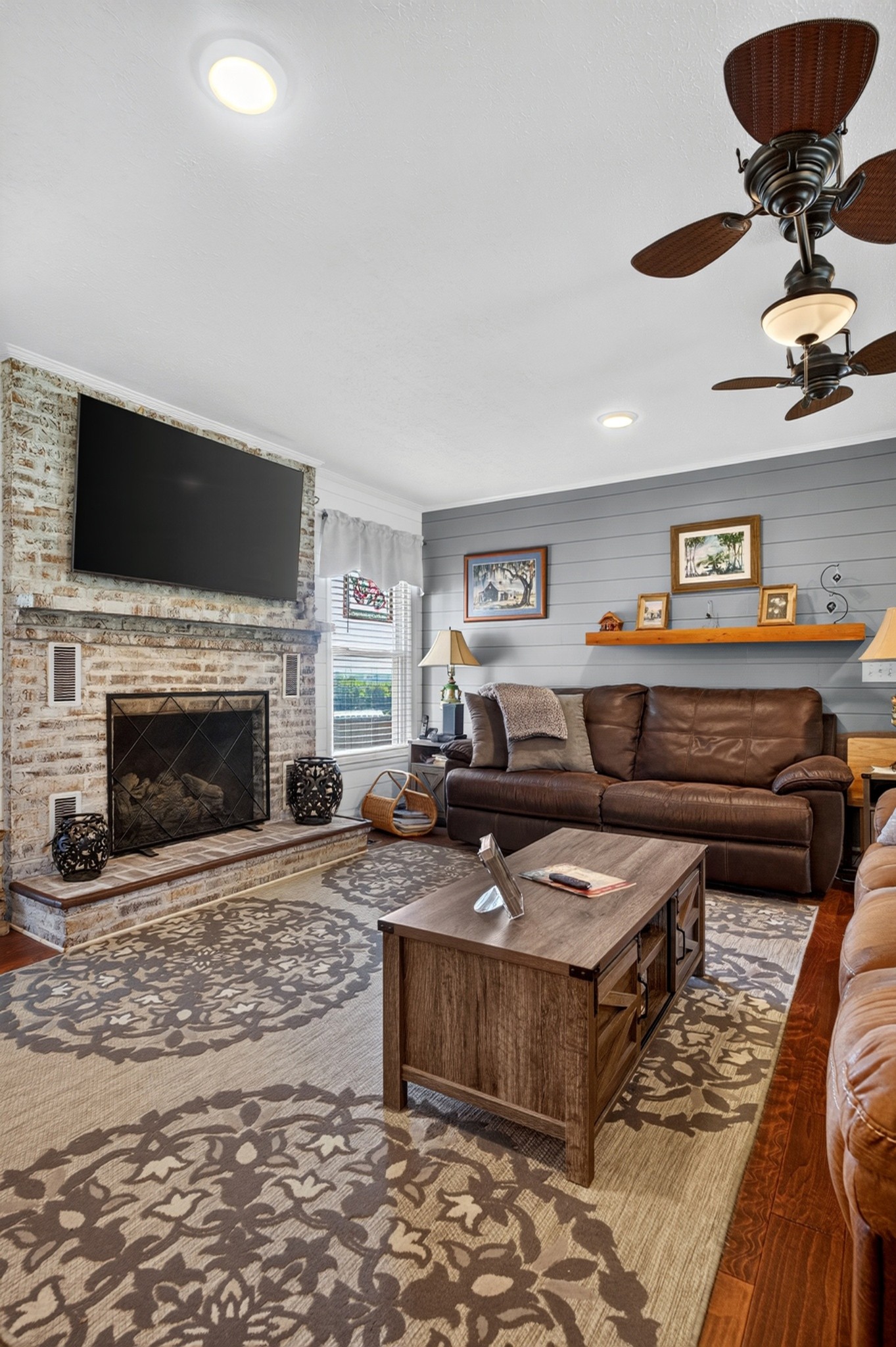 496 Sunset Dr