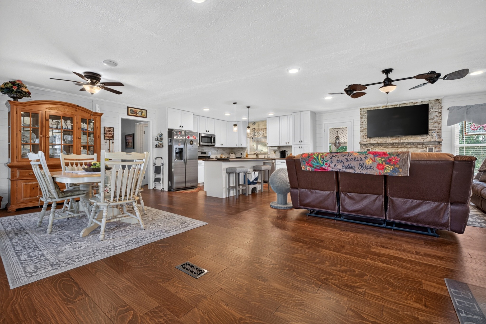 496 Sunset Dr