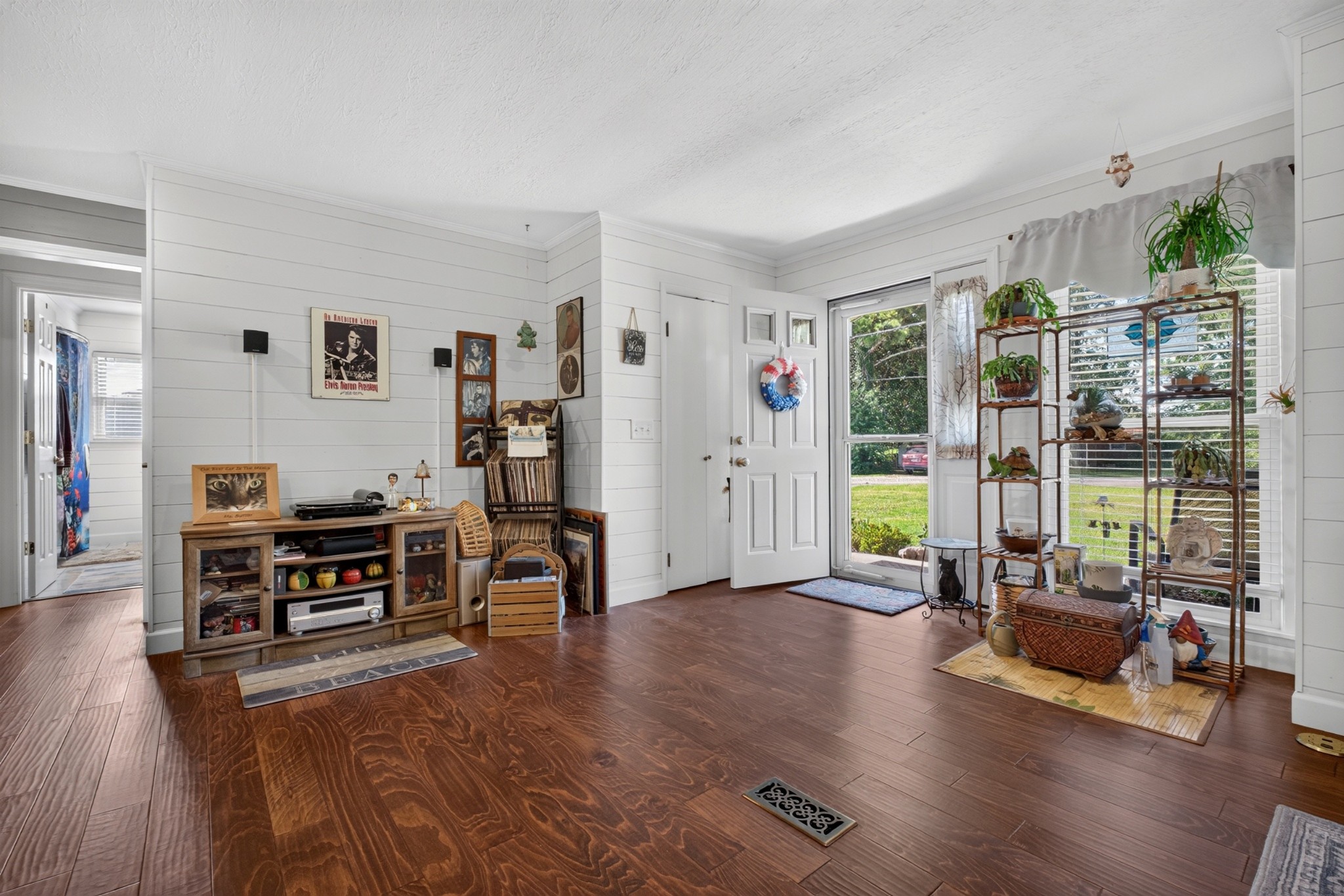 496 Sunset Dr
