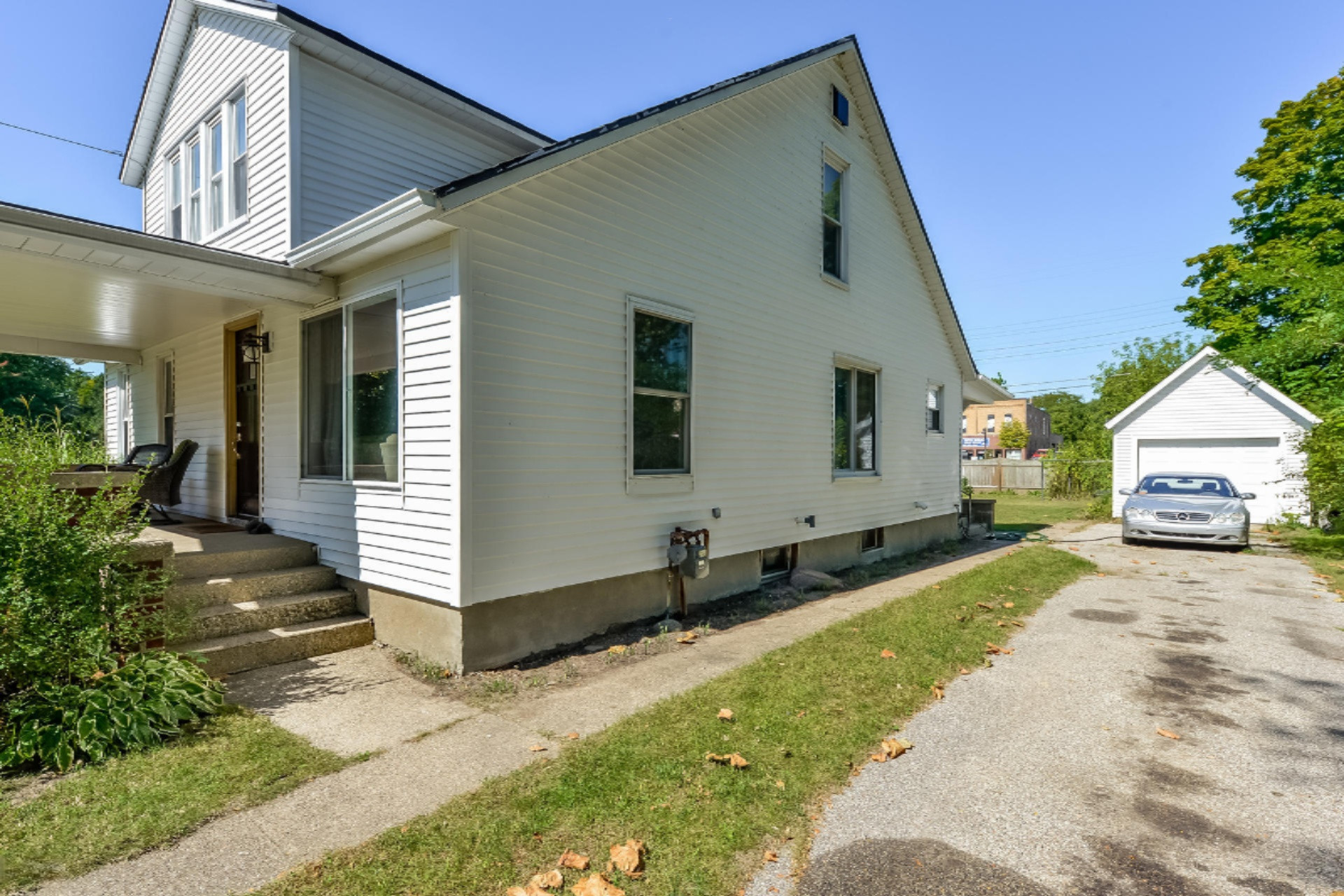 116 W Fennville Street