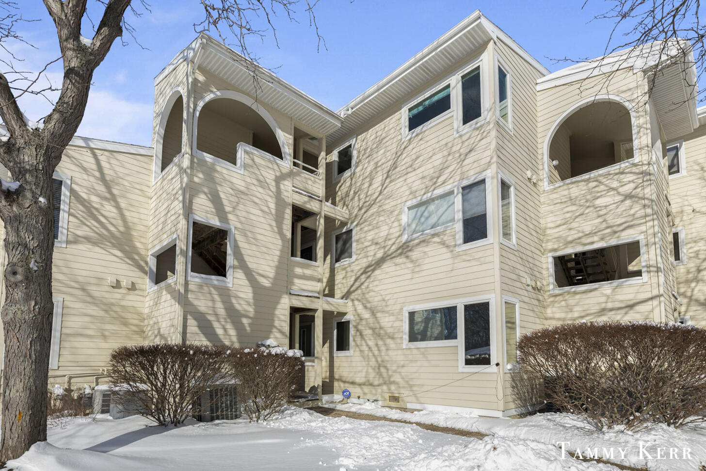 977 Lake Street, 10