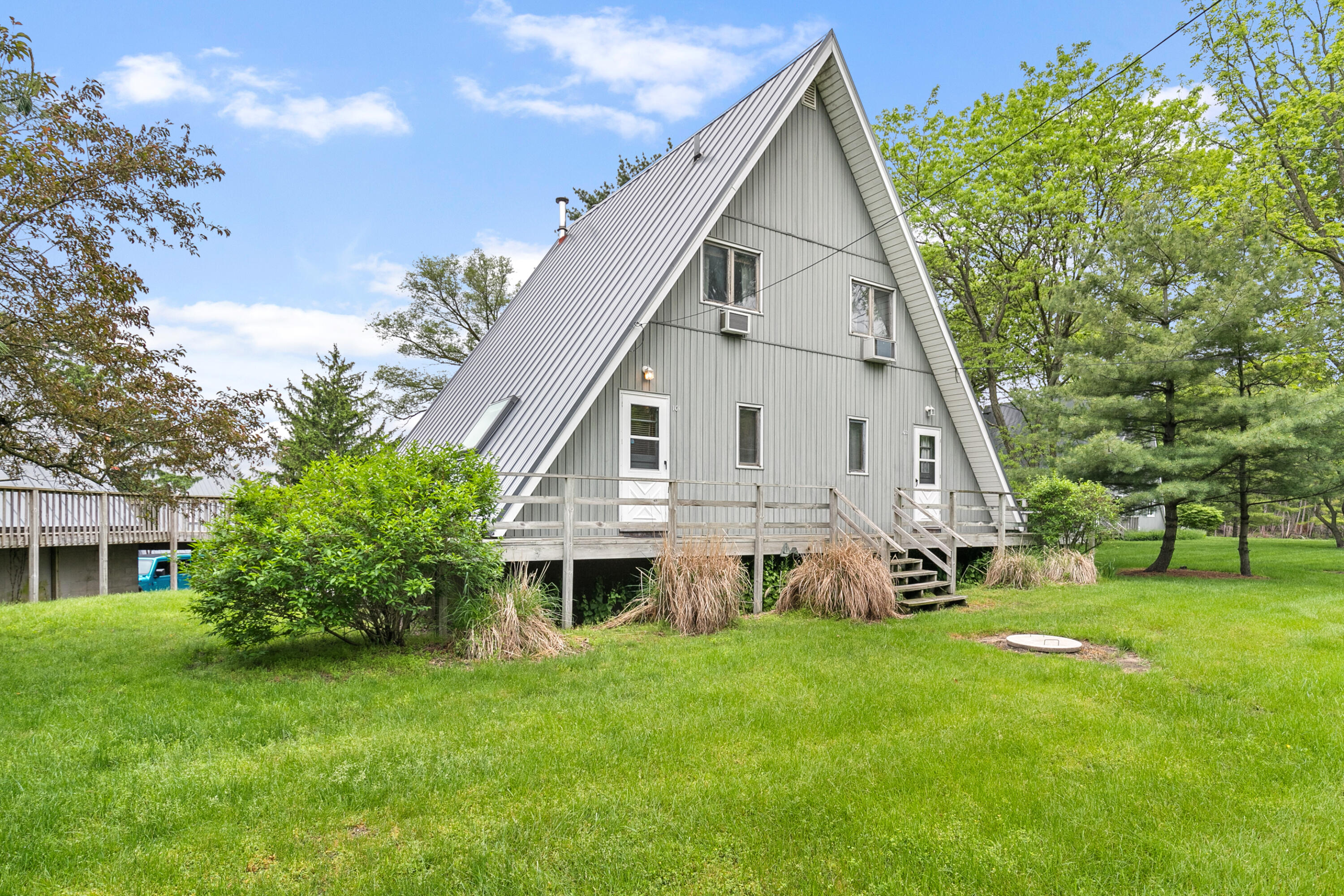 5340 Notre Dame Avenue, 101