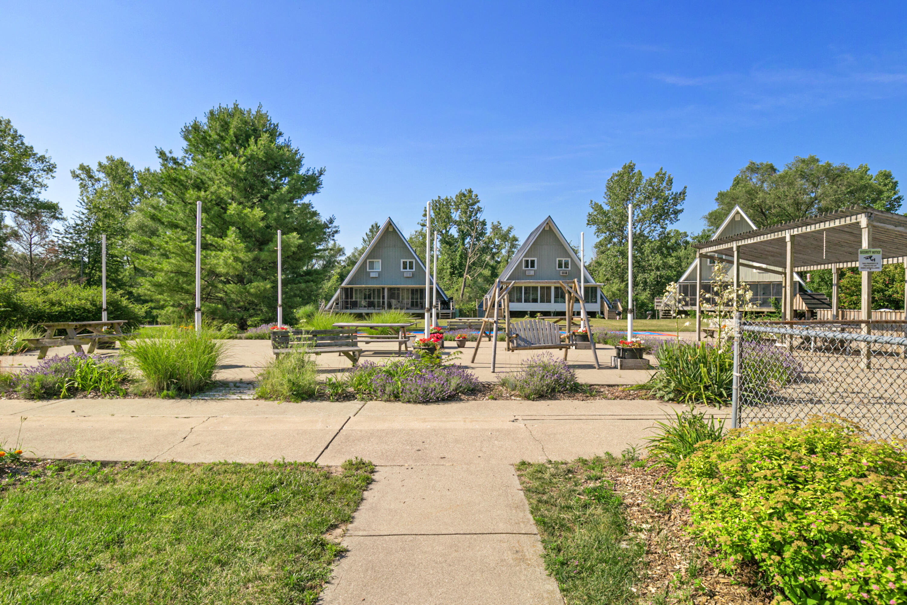 5340 Notre Dame Avenue, 101