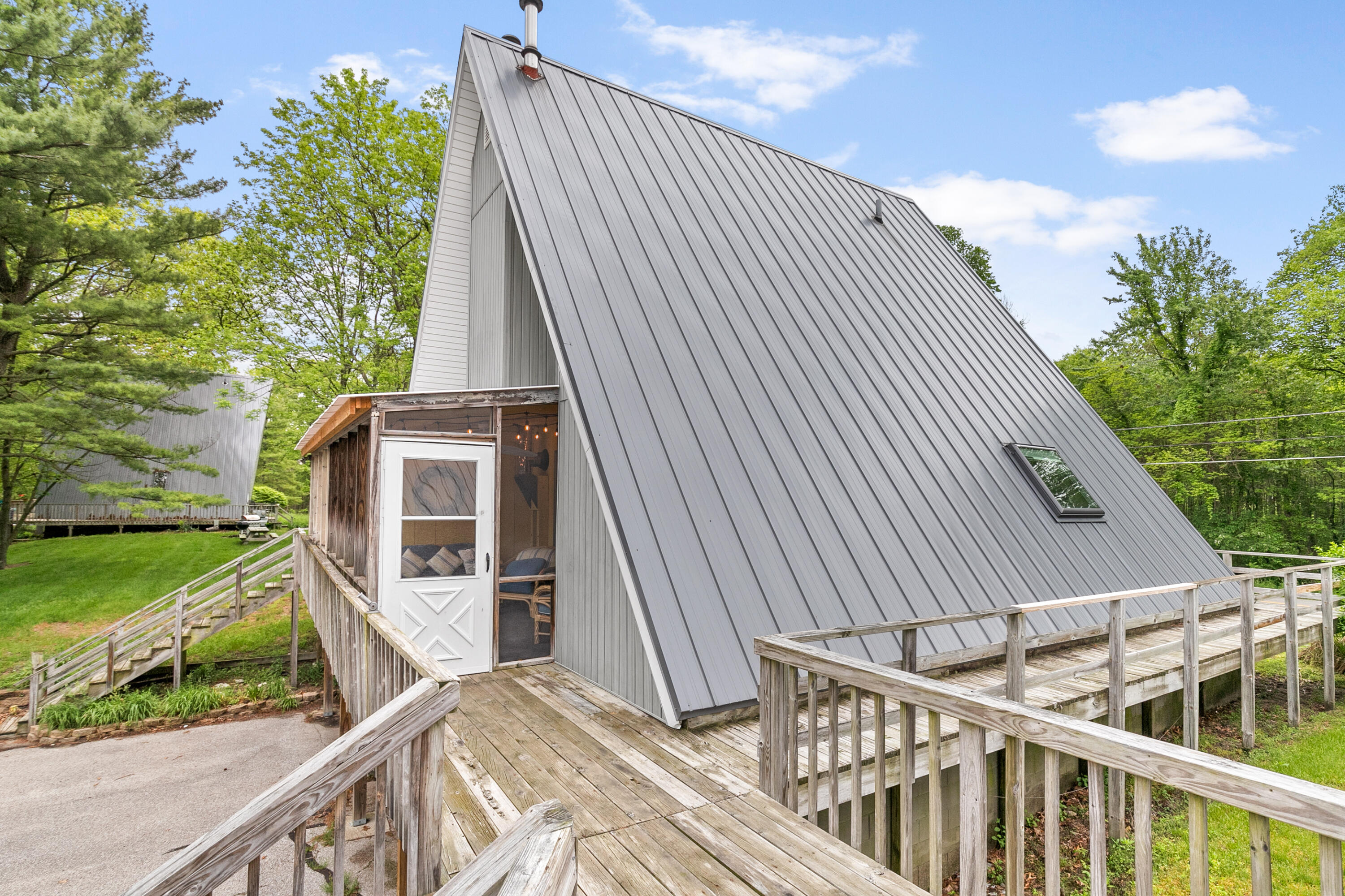 5340 Notre Dame Avenue, 101