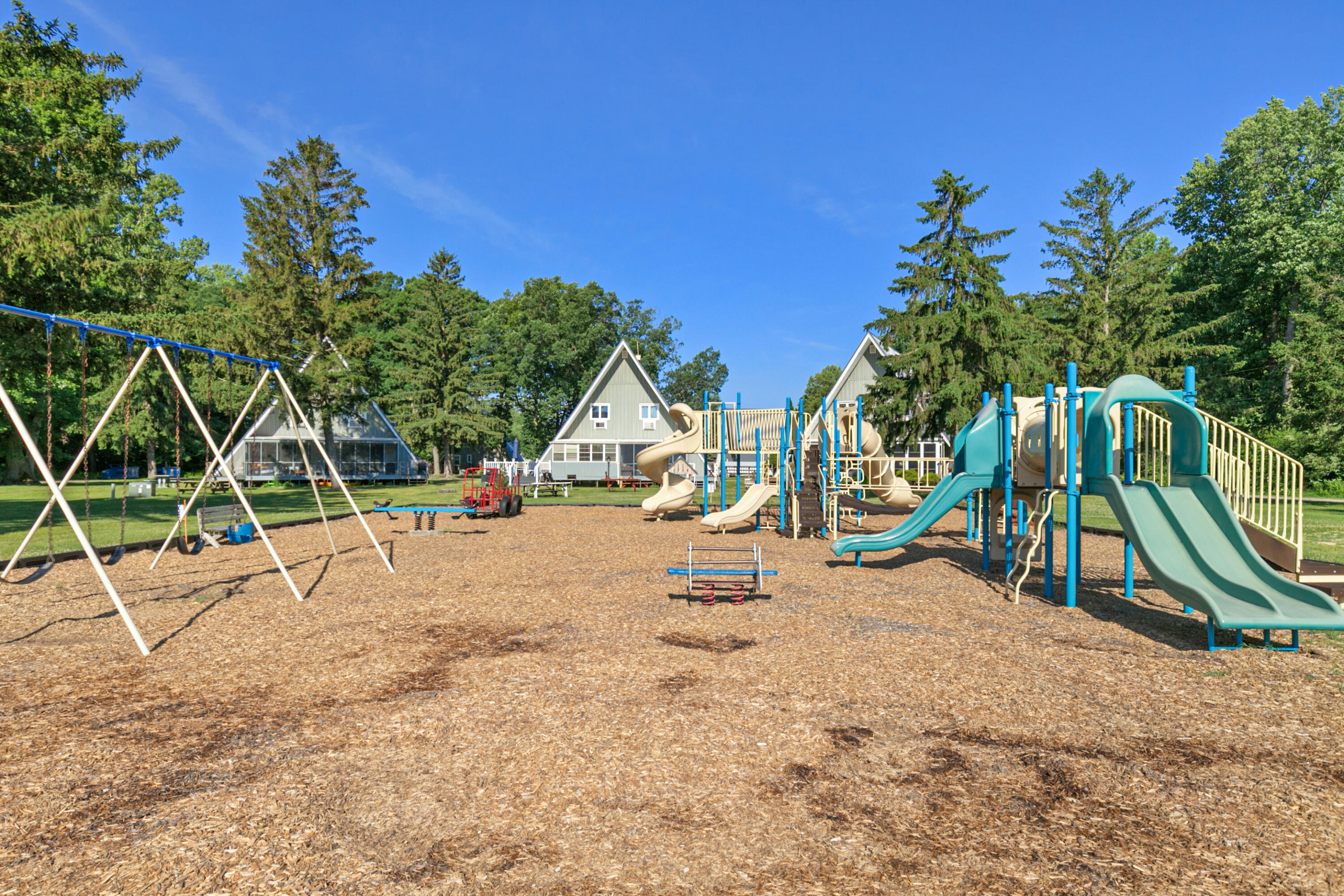 5340 Notre Dame Avenue, 101