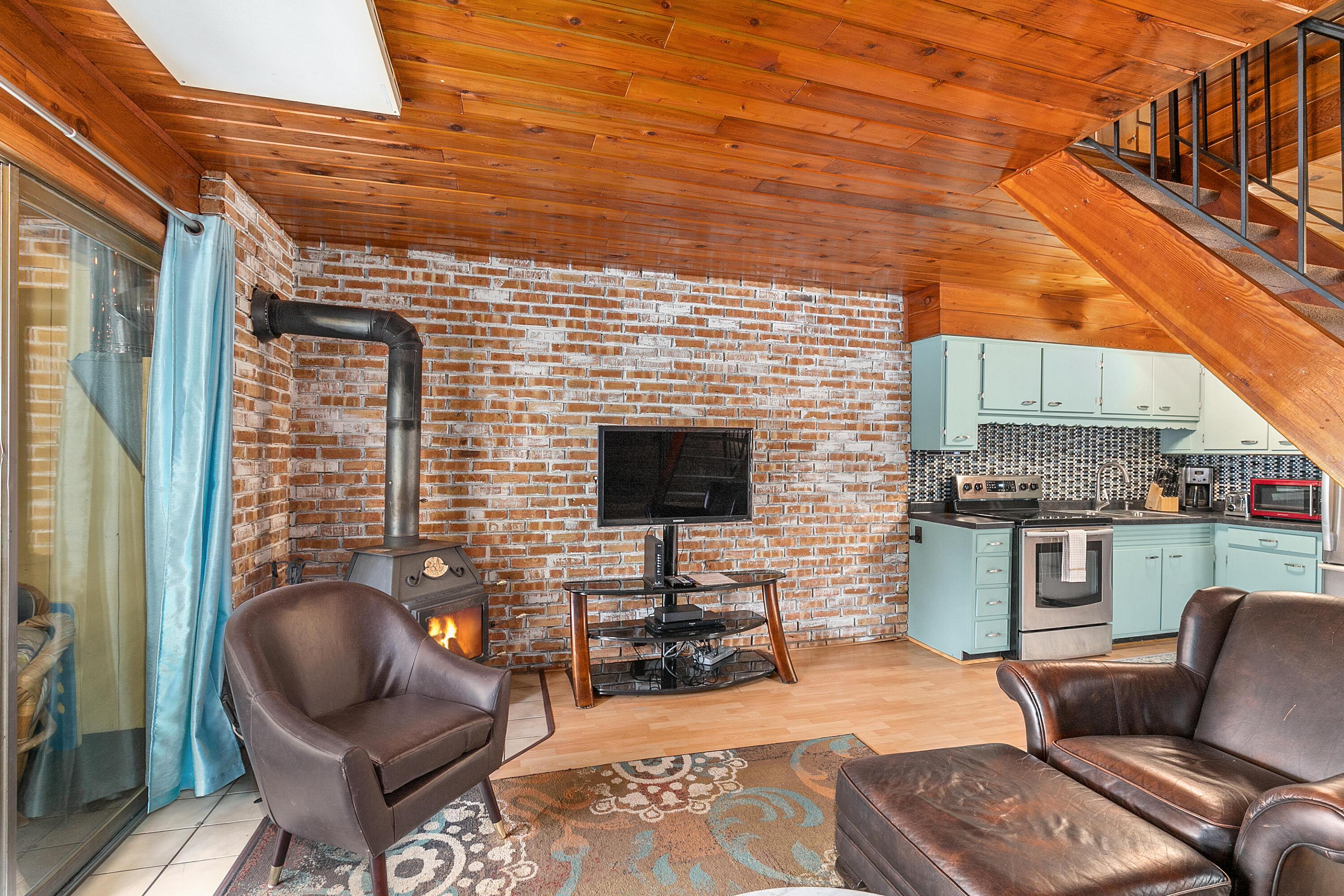 5340 Notre Dame Avenue, 101